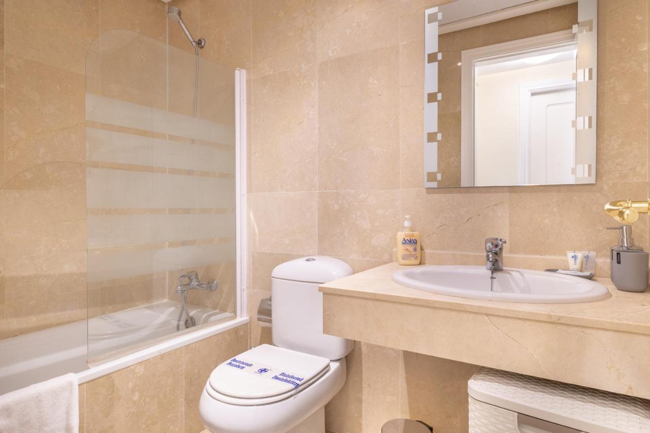 2261-Superb Apt On The Beach, On Duquesa Harbour Manilva Exteriör bild