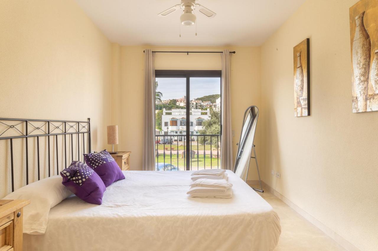 2261-Superb Apt On The Beach, On Duquesa Harbour Manilva Exteriör bild