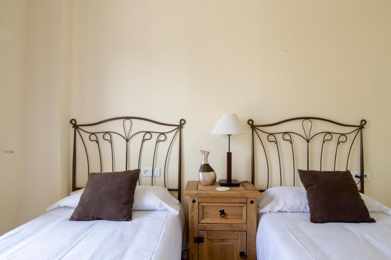 2261-Superb Apt On The Beach, On Duquesa Harbour Manilva Exteriör bild