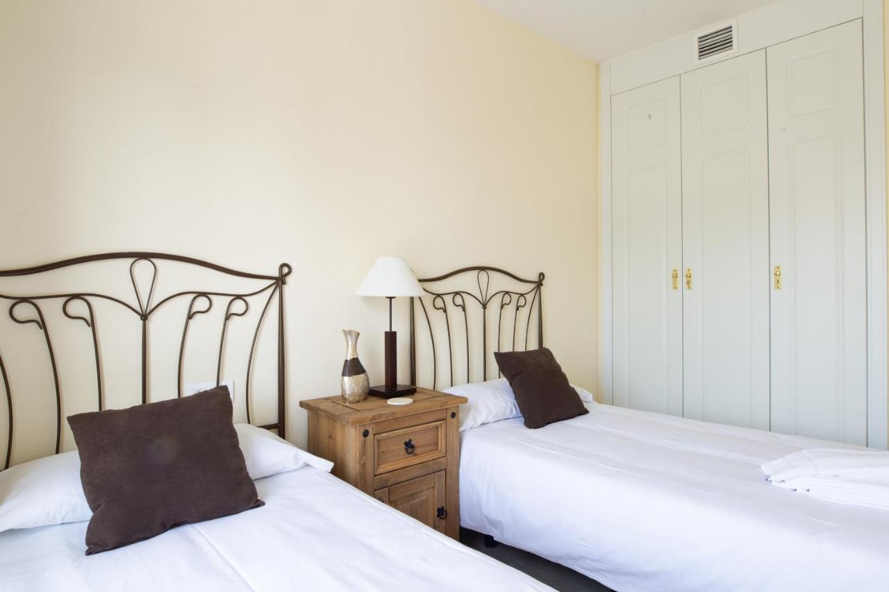 2261-Superb Apt On The Beach, On Duquesa Harbour Manilva Exteriör bild