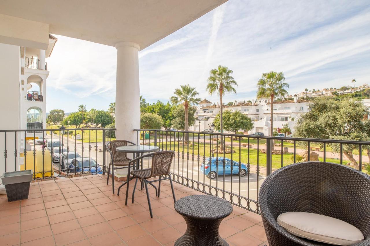 2261-Superb Apt On The Beach, On Duquesa Harbour Manilva Exteriör bild