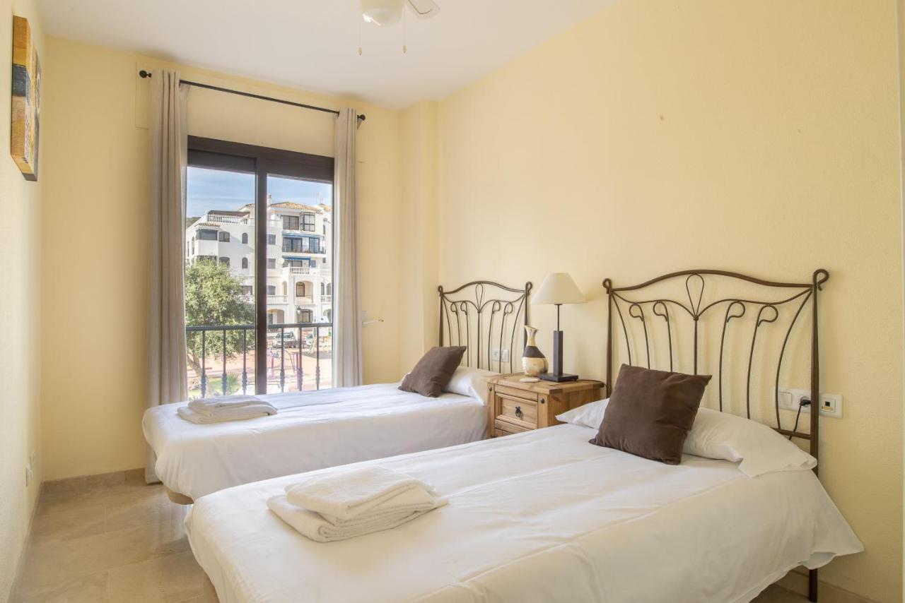 2261-Superb Apt On The Beach, On Duquesa Harbour Manilva Exteriör bild